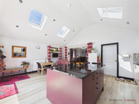 2 bed Detached Bungalow for sale Image 8