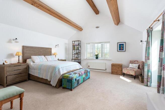 5 bed Detached for sale Image 11