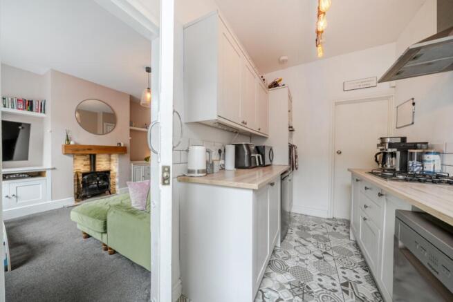 3 bed Terraced to rent Image 5