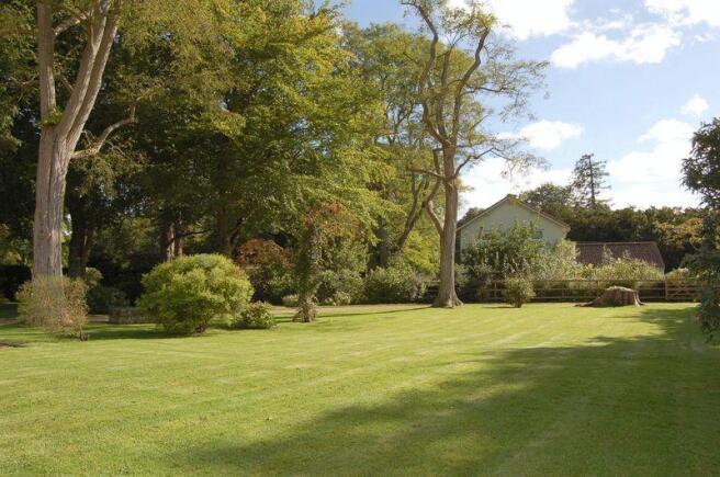 FRONT GARDEN