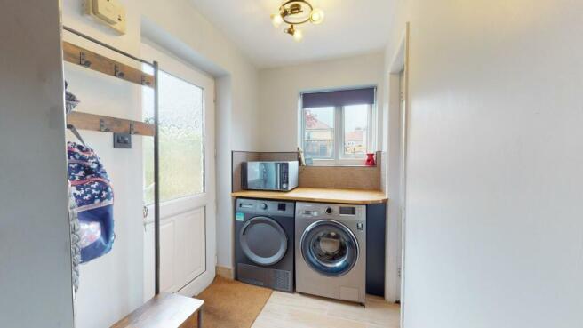 UTILITY AREA/REAR PORCH