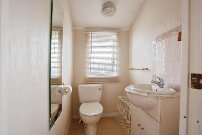 4 bed Detached for sale Image 10