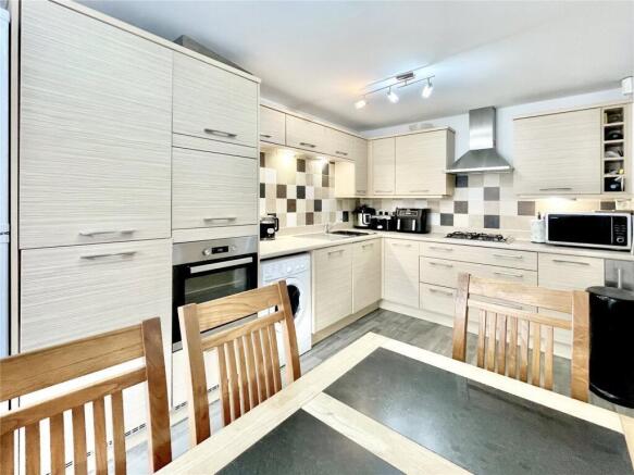 4 bed Detached for sale Image 4