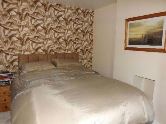 Bedroom 1 Pic 2