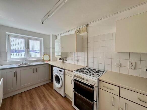 47A Highmead Cres...