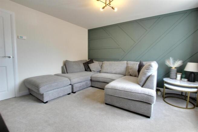 3 bed Semi-Detached for sale Image 3