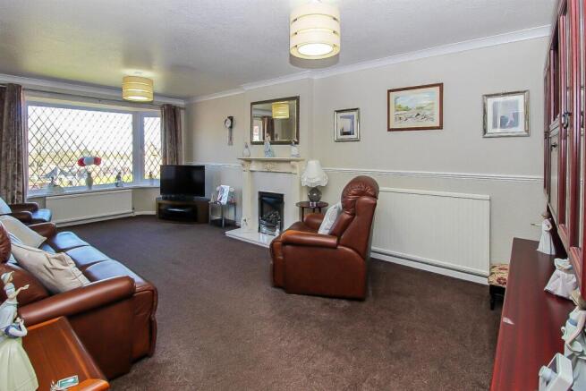 Wentworth Drive, Crofton, Wakefield photo 4