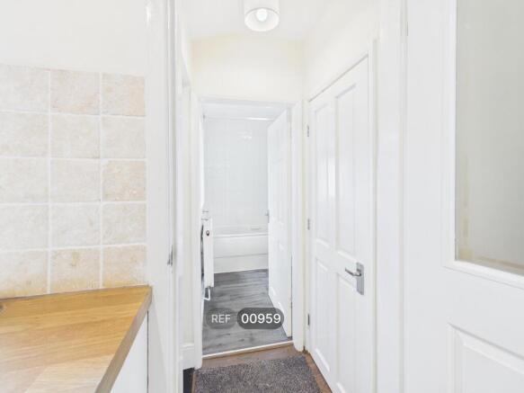 2 bed Terraced to rent Image 5