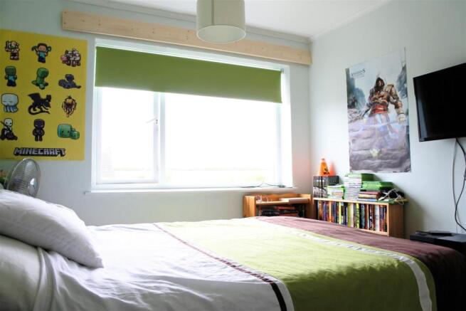 BEDROOM 2