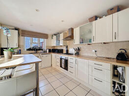 26, Coxs Gardens, Bishop's Stortford CM23 3GX
