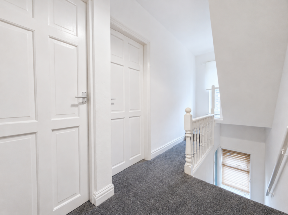 3 bed Terraced to rent Image 8