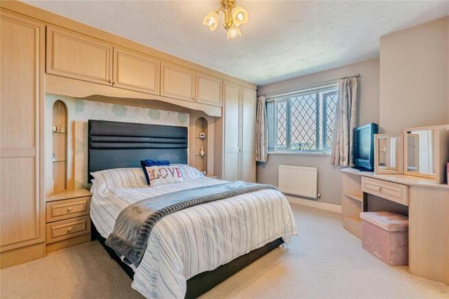4 bed Detached for sale Image 11