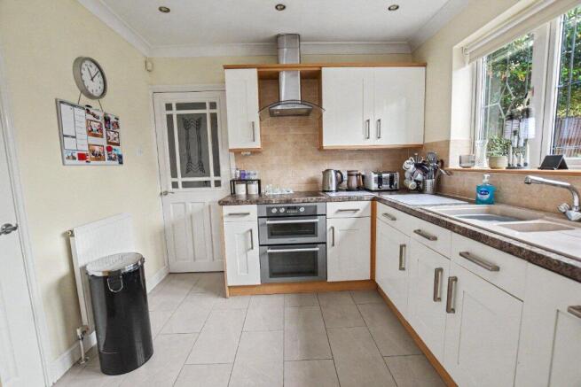 4 bed Detached for sale Image 4
