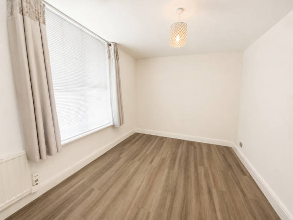 3 bed Flat to rent Image 7
