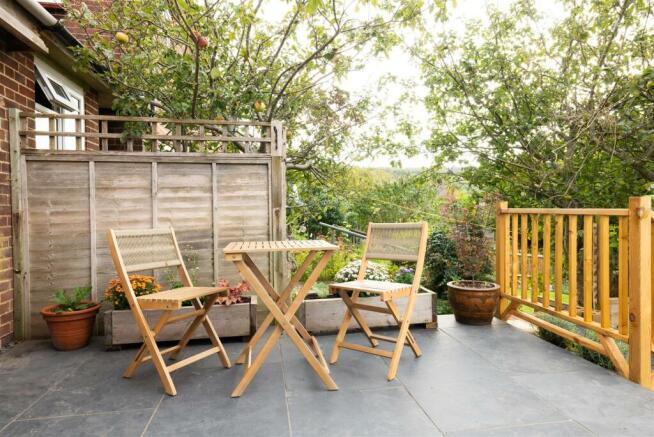 LE 20 Hereward Way BN7 2HJ-23.jpg