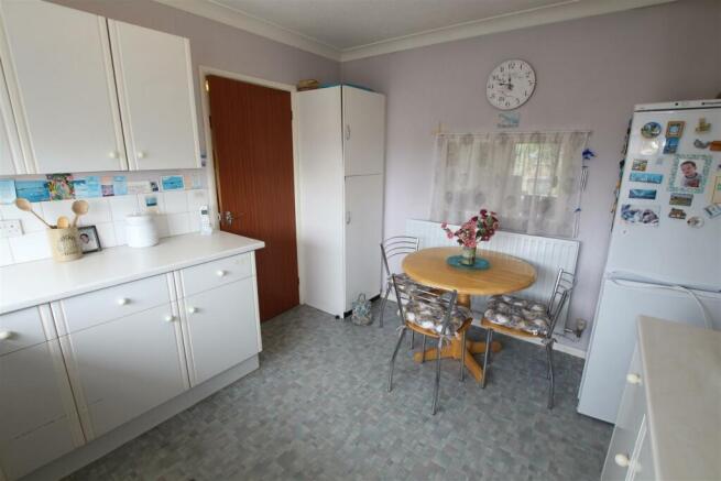 Kitchen 3.JPG
