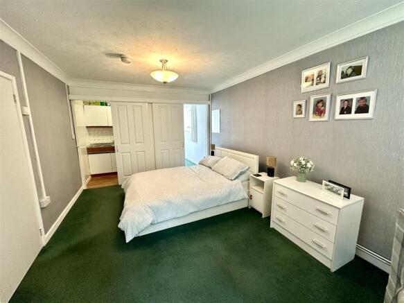 MAIN ROOM