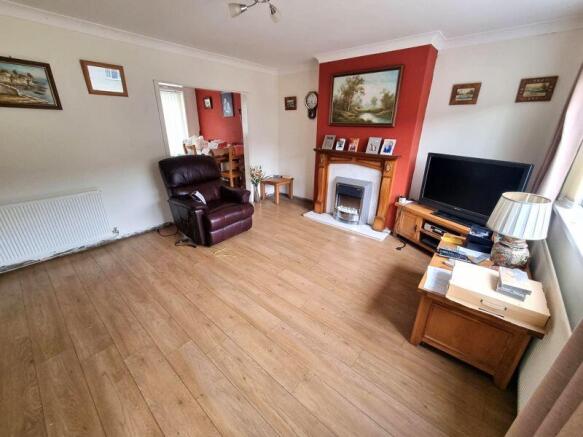 Garden Close, Llanbradach photo 4