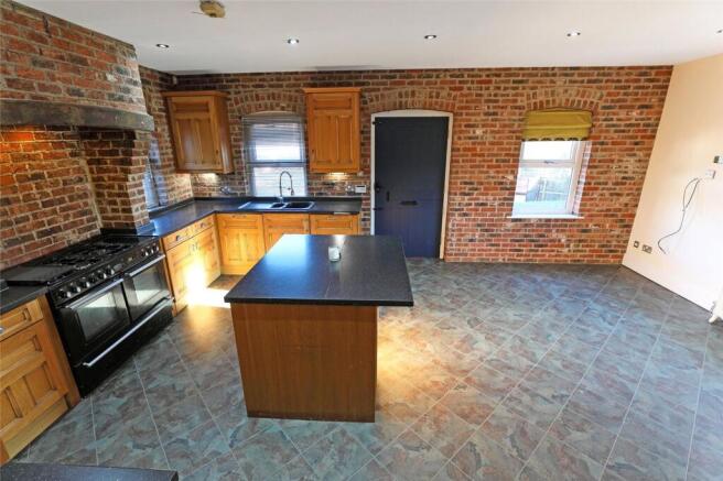4 bed Semi-Detached for sale Image 6