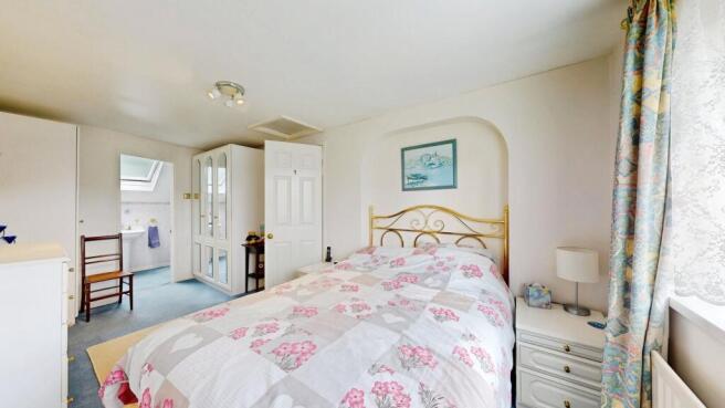 4 bed Semi-Detached for sale Image 7