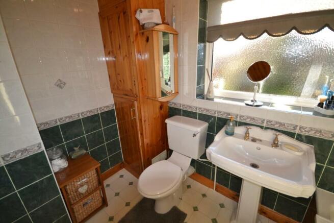 BATHROOM SUITE