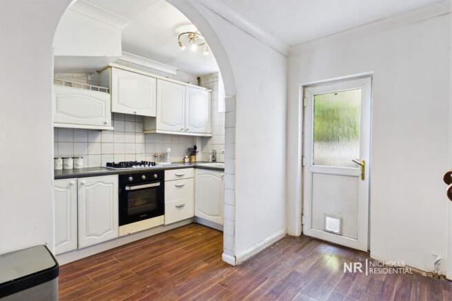 Hartfield Road, Chessington, Surrey. KT9 photo 2