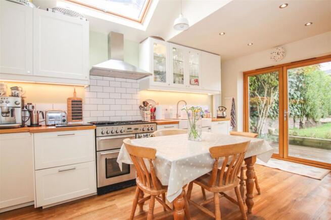 EXTENDED FITTED KITCHEN / BREAKFAST ROOM