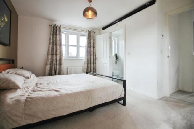4 bed Detached for sale Image 10