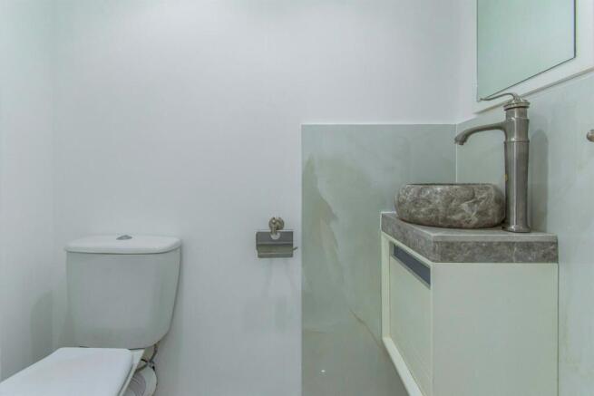 3 bed House for sale Image 4