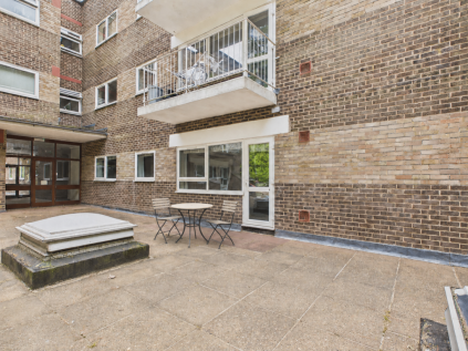 North Ash, Hawthorn Close, Horsham, RH12 2BW