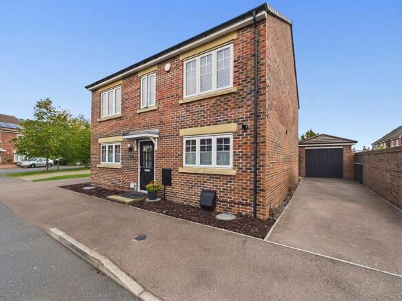4-bed detached on Quayside Way, Hempsted, £450,000