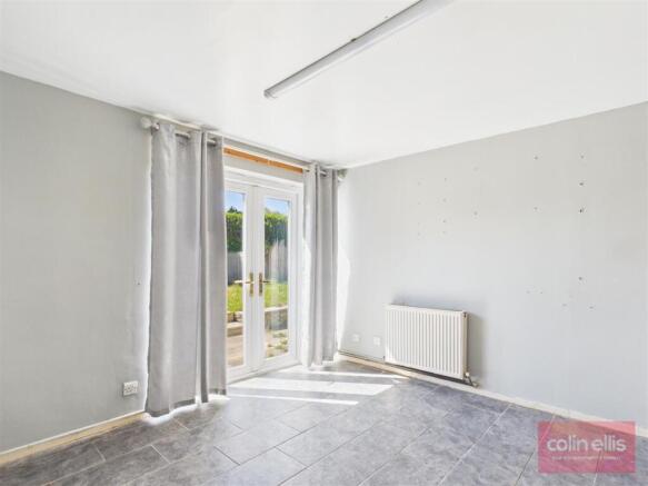 3 bed Semi-Detached Bungalow for sale Image 7