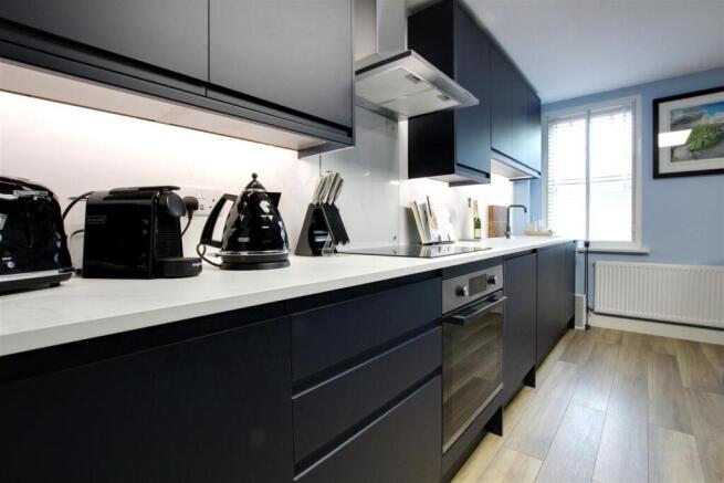 2 bed Flat for sale Image 7