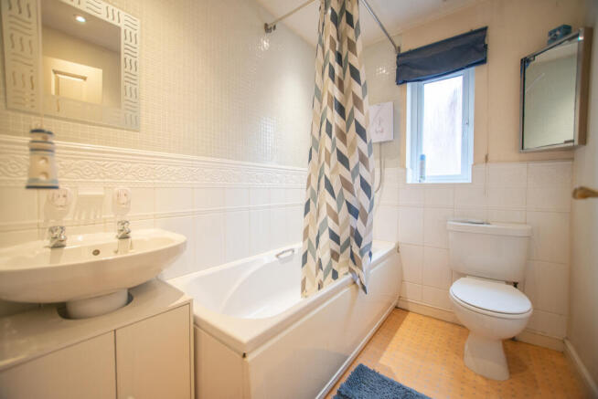 2 bed Semi-Detached to rent Image 11