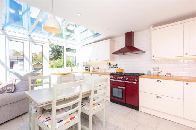 7 Winterbourne Close-24.jpg