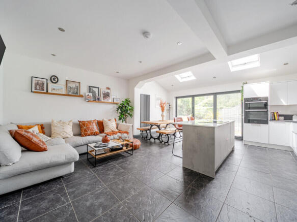 4 bed Semi-Detached for sale Image 5