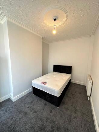 3 bed House to rent Image 5