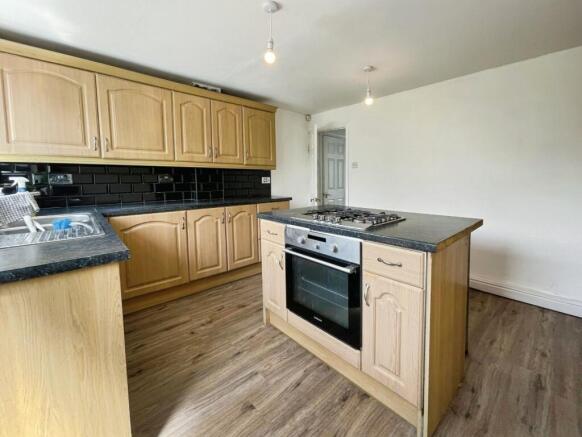 3 bed Semi-Detached for sale Image 7