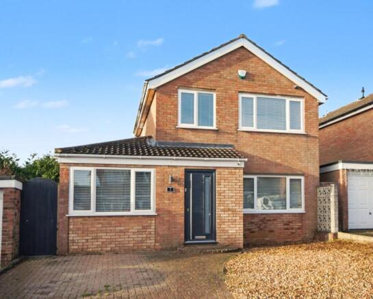 3-bed detached on Cordon Crescent, Earls Barton, Northampton, £365,000