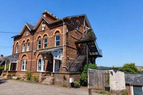 2b, St Aubyns Villas, Canal Hill, Tiverton EX16 4JB