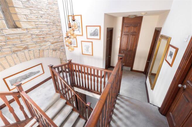 5 bed Semi-Detached for sale Image 12