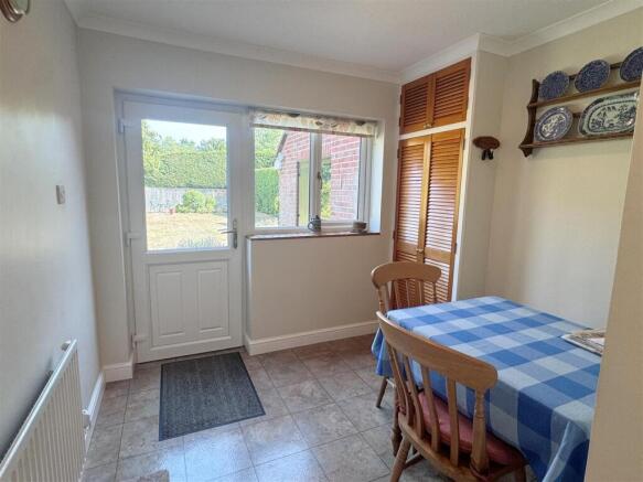 Breakfast Room 1.JPG
