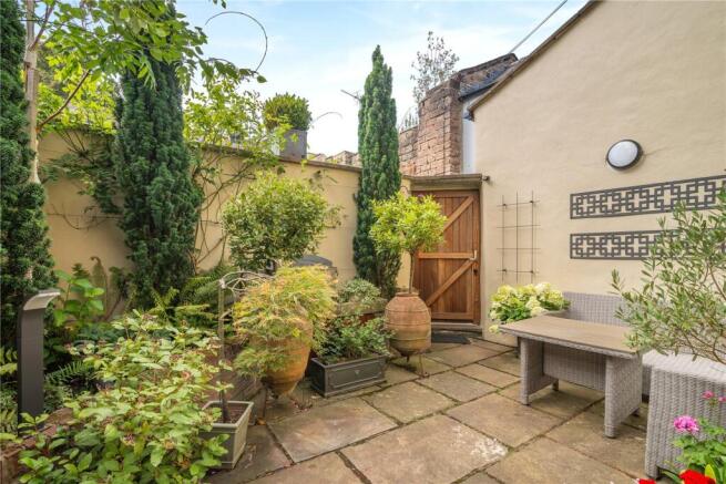 5 bed Terraced for sale Image 8