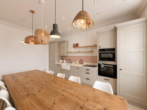 4 bed Apartment for sale Image 6
