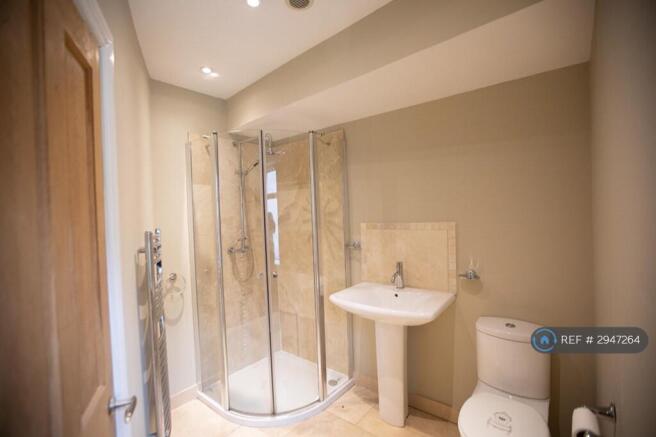 5 bed Semi-Detached to rent Image 9