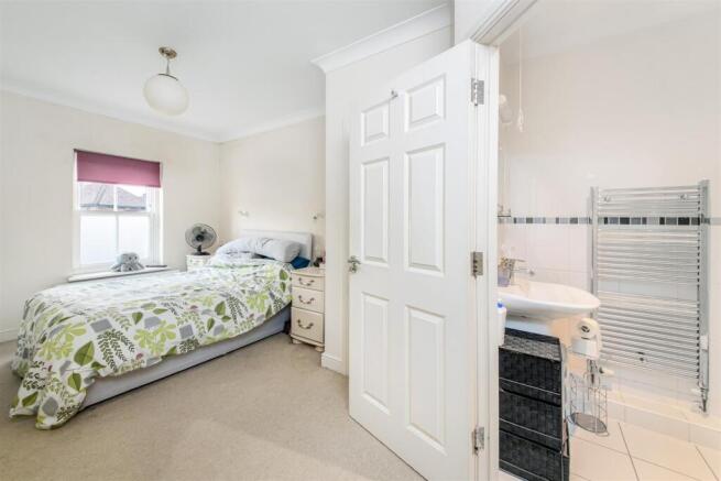 59a Master Bedroom b.jpg