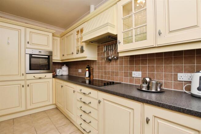 2 bed Retirement Property for sale Image 10