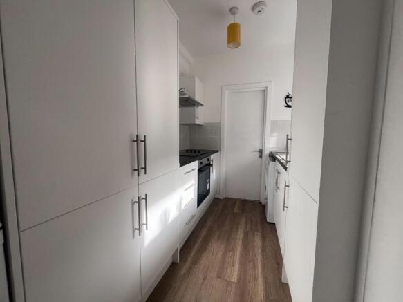 1 bed House Share to rent Image 4