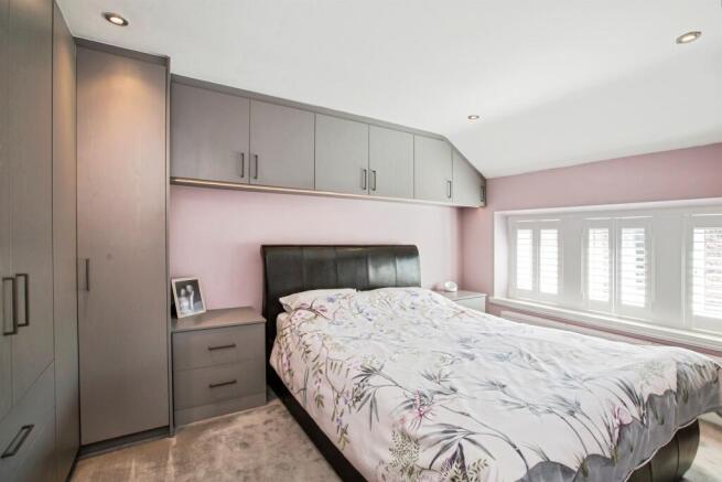4 bed House for sale Image 11