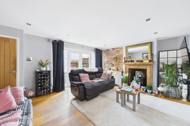 CAM05449G0-PR0067-STILL001